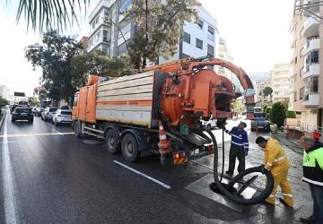Karaburun'da şiddetli yağış sonrası İZSU'dan hızlı müdahale