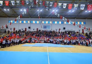 Karabağlar 'da Sömestr Spor Şenliği Bayram Havasında Geçti