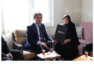 Kocaeli Büyükşehir acıları hafifletiyor