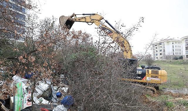 Nilüfer Belediyesi Balkan Mahallesi'nde kaçak barakaları yıktı