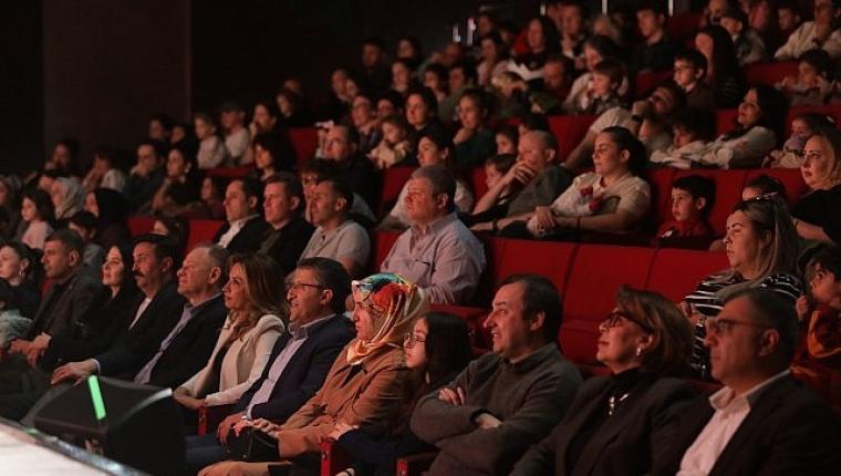 Şehir Tiyatroları'ndan Minik Sanatseverlere Yeni Oyun: “İtfaiyecinin Sırrı" Seyirciyle Buluştu