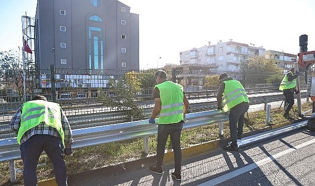 Büyükşehir'den Gazi Bulvarı'nda otokorkuluk çalışması