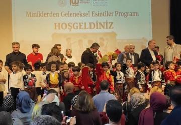 Minik öğrenciler yöresel gösterileri göz doldurdu - Videolu Haber