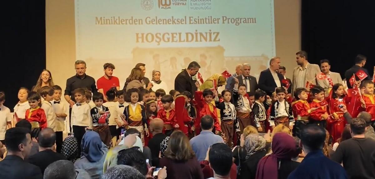 Minik öğrenciler yöresel gösterileri göz doldurdu - Videolu Haber