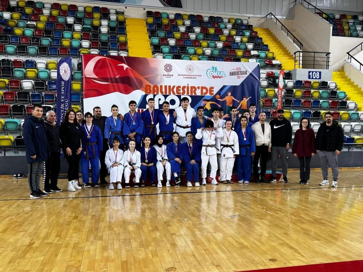 Büyükşehir Sporcuları İki Branşta Madalyaları Topladı