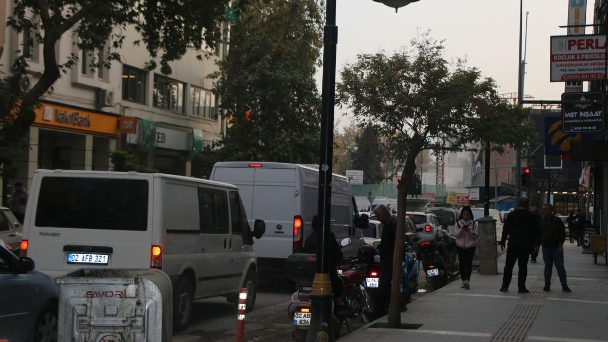 Adıyaman'da esnaf şikayetçi: ‘Yoğunluk Altınşehir’e kaydı, Çarşı Projesi bir an önce hayata geçirilmeli' - Videolu Haber