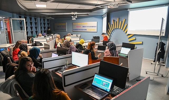Selçuklu'da Öğretmenlere Yönelik Uygulamalı Yapay Zekâ Okuryazarlığı Atölyeleri Başladı