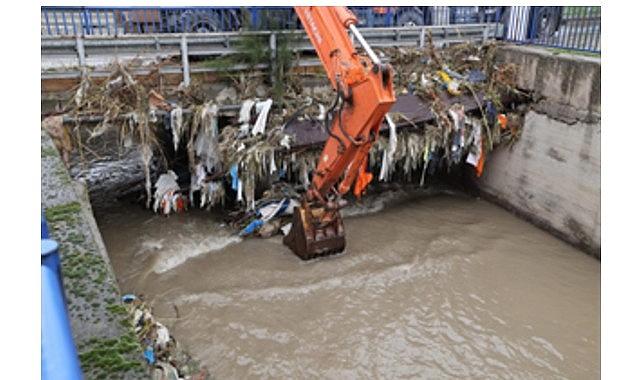 İzmir'de kuvvetli yağış alarmı: 1310 personel, 342 araç ve 200 pompa ile sahada