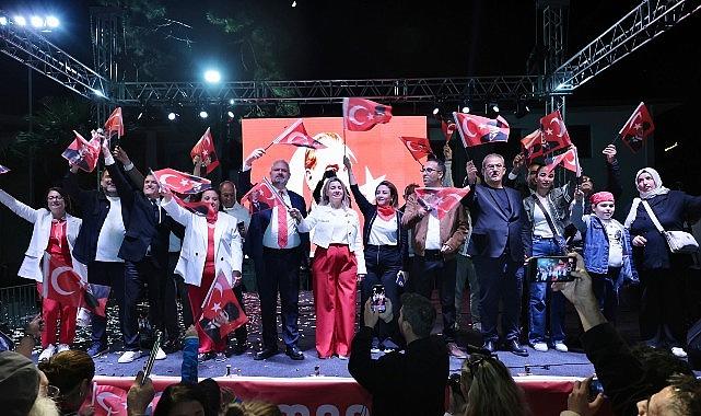 Menemen'de binler, Cumhuriyet sevgisiyle yürüdü