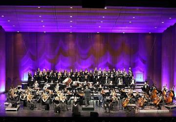 İDSO DenizBank Konserleri'nde Ulu Önder'e “Son Veda" ile saygı duruşu