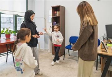 Çocuklar Renkli Harfler ile öğreniyor