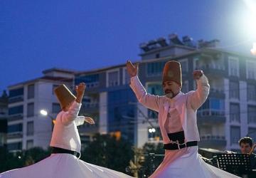 Torbalı'da 3 bin kişi aynı sofrada oruç açtı