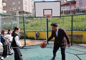 Bağcılar Belediyesi, ilçeyi spor sahalarıyla donatıyor