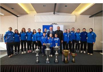 Büyükakın, Kağıtspor'un başarılı sporcularını tebrik etti