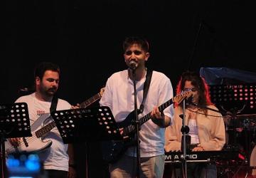 Menemen'de festival coşkusu yağmur dinlemedi
