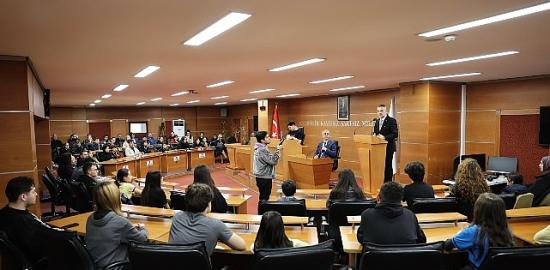 Gençler sordu, Başkan Vekili Akın yanıtladı