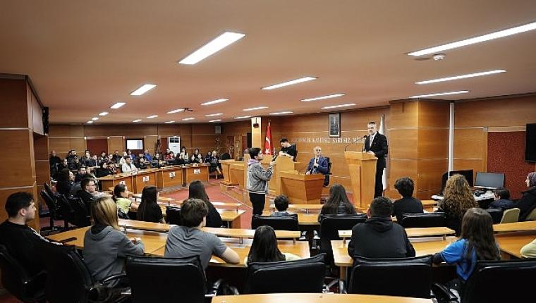 Gençler sordu, Başkan Vekili Akın yanıtladı