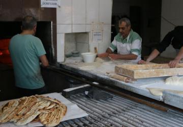 Adıyamanlı fırıncı esnafı Çoban: 'Maliyetler yükseldiği için ekmekte zam kaçınılmaz oldu, vatandaştan tepki gelmedi' - Videolu Haber