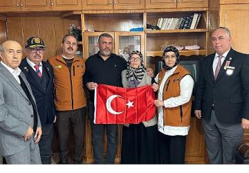Konya Büyükşehir Öğretmenler Günü'nde Şehit Öğretmenleri Unutmadı