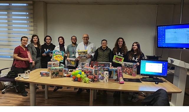 EÜ Tıp Fakültesi Hastanesinde tedavi gören çocuklar için oyuncak bağışı yapıldı