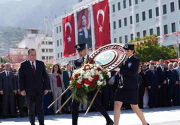 29 Ekim Bayram Coşkusu Çelenk Sunumuyla Başladı