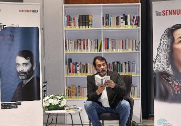 “Sanatçılar Sennur Sezer Okuyor" etkinliğinin konuğu Arif Pişkin oldu