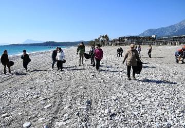 Kemer'de sahil temizliği