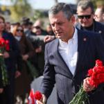 Özgür Özel Hatay’da Deprem Şehitliği’ni ziyaret etti