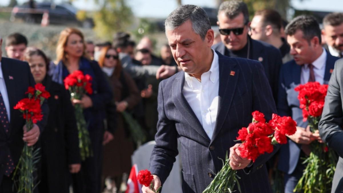 Özgür Özel Hatay’da Deprem Şehitliği’ni ziyaret etti