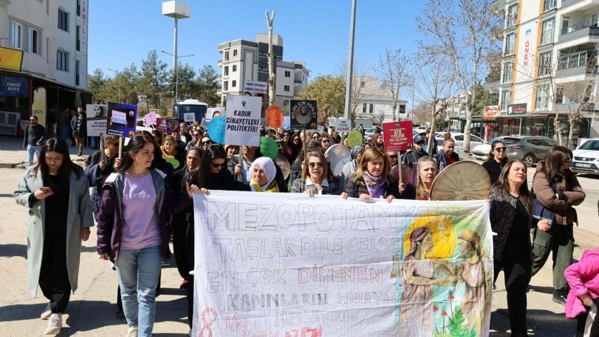 Adıyaman Kadın Platformu’ndan ‘Dünya Kadınlar Günü’ açıklaması: ‘Yoksulluğa ve şiddete karşı mücadeleyi büyütüyoruz’ - Videolu Haber