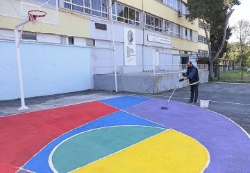 Konak'ta 'renkli dokunuş' okul bahçelerine de geldi