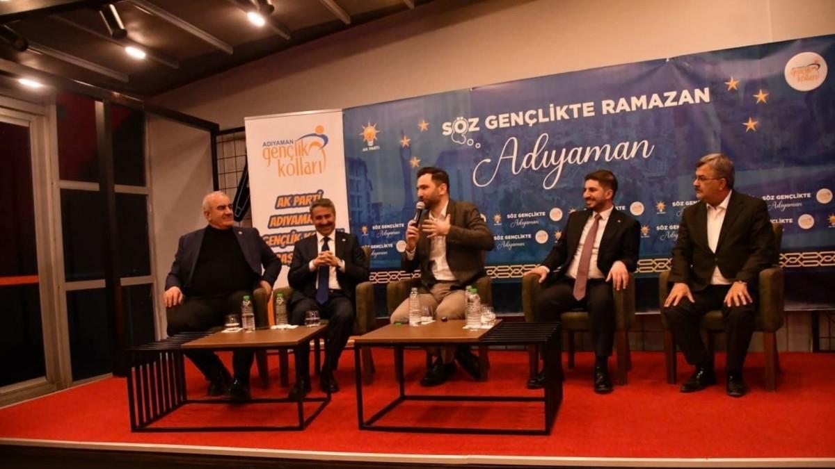 Özhan: ‘Gençlerimiz Türkiye yüzyılı’nın en büyük gücü’