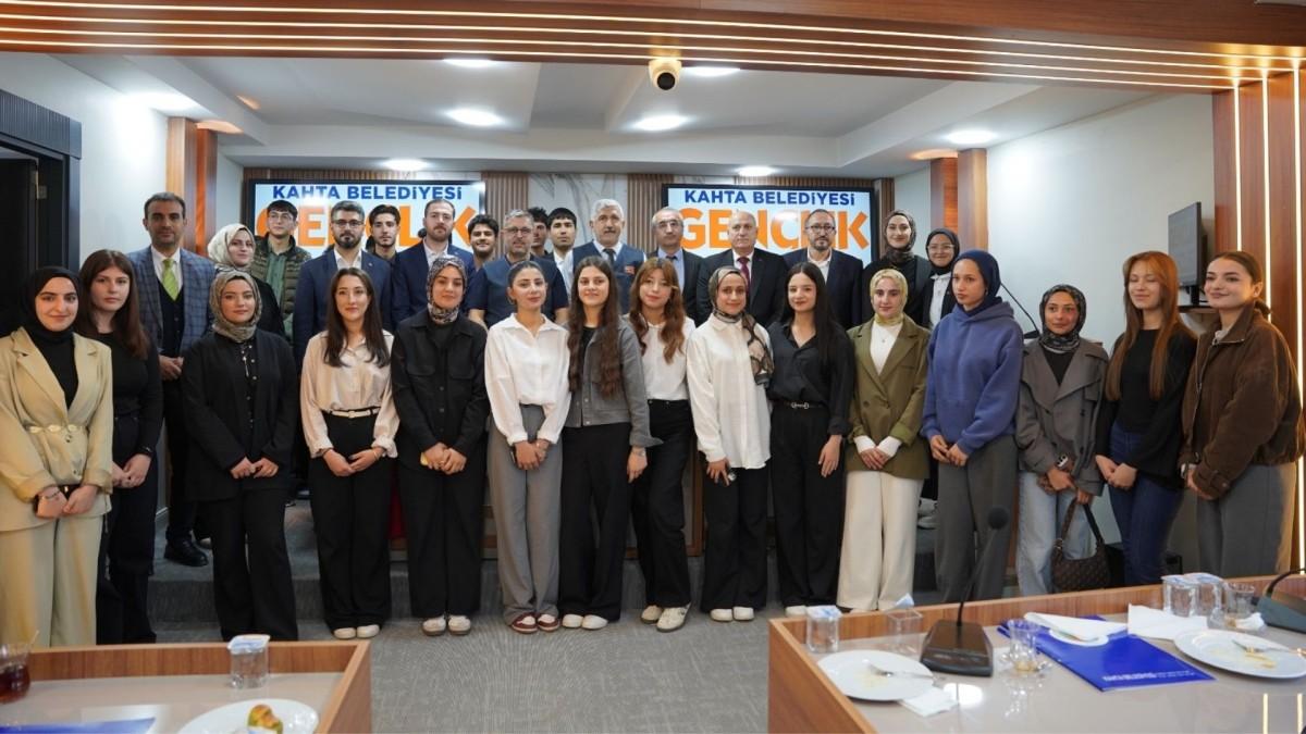 Kahta’da Gençlik Meclisi’ne tam not: Terzi’den gençlik vizyonu vurgusu ve destek mesajı