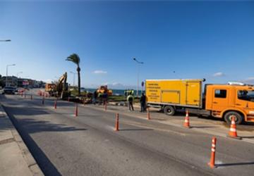 Mithatpaşa Caddesi'ndeki ana boru arızası için İZSU seferber oldu
