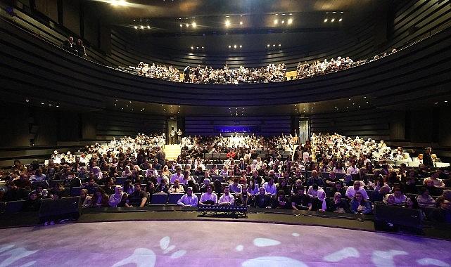 Konya Şehir Tiyatrosu "Kafesten Bir Kuş Uçtu" Adlı Tiyatro Oyununu İlk Kez Sahneledi