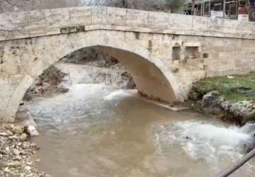 Adıyaman’da VI. Murat tarafından yapılan cami altındaki tarihi su kaynağı yeniden akmaya başladı - Videolu Haber