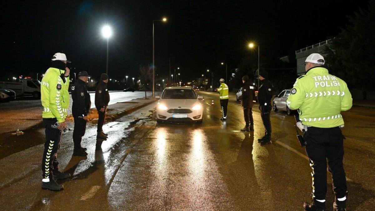 Adıyaman'da huzur uygulması: 2 bin 158 kişiye kimlik kontrolü yapıldı