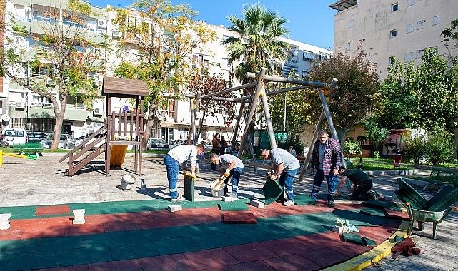 Karşıyaka'nın parkları tek tek yenileniyor