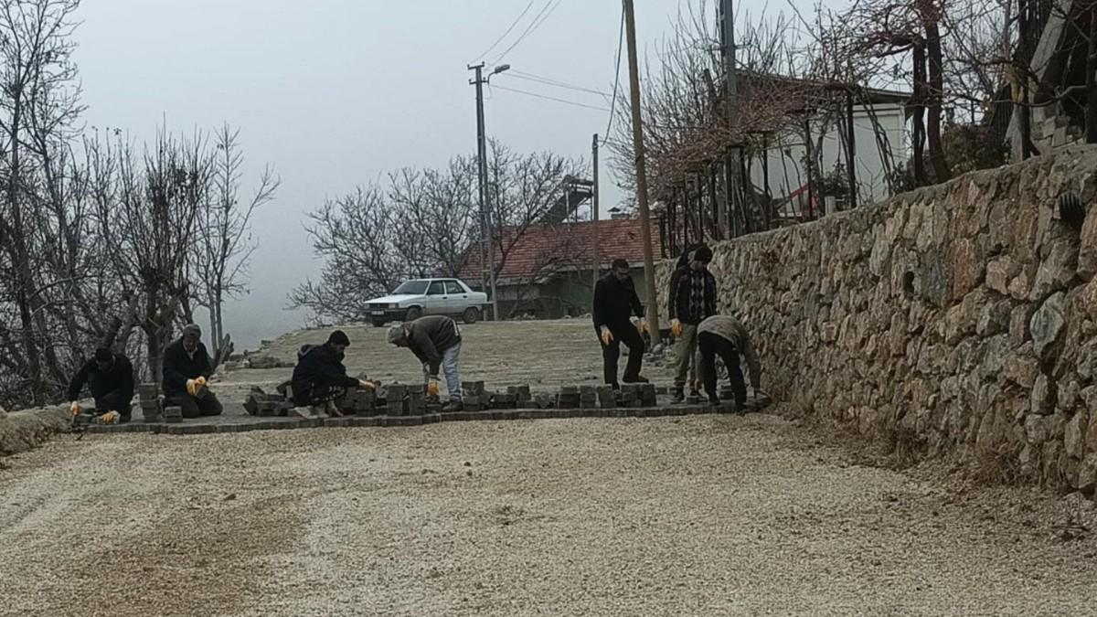 Çelikhan’da Yıldırım Beyazıt Caddesi’nde parke çalışmaları devam ediyor