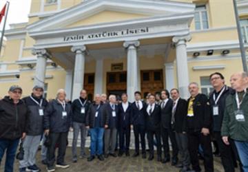 Tugay, mezunlarla pilav gününde buluştu