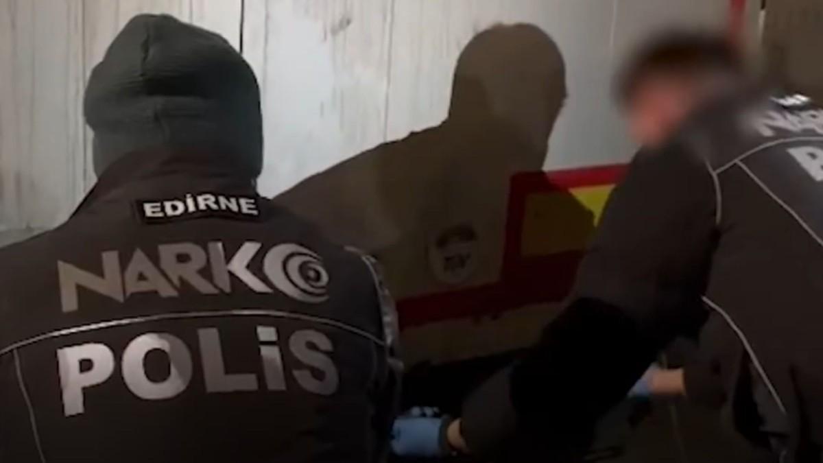 Edirne’de uluslararası uyuşturucu operasyonu: 220,7 kg kokain, 69 kg skunk ele geçirildi - Videolu Haber