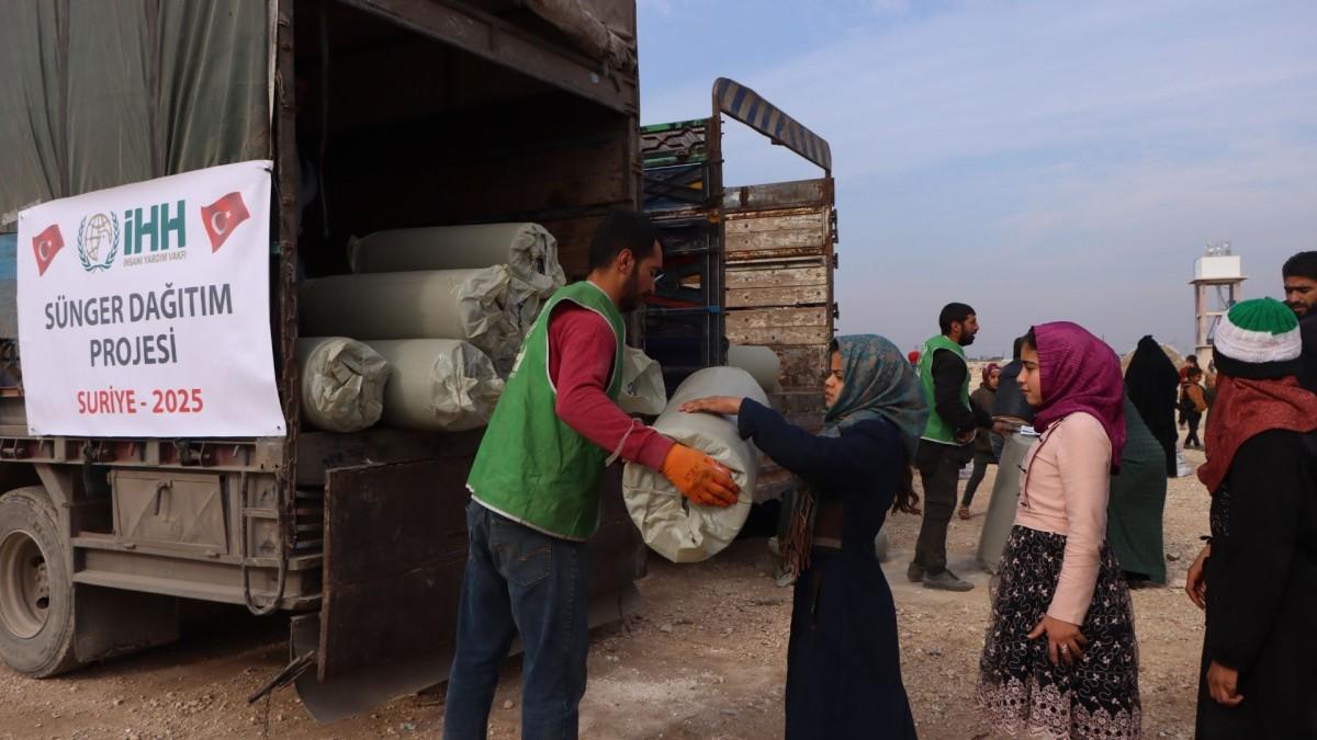 İHH, 2025’te Suriye’ye 972 tır insani yardım ulaştırdı - Videolu Haber