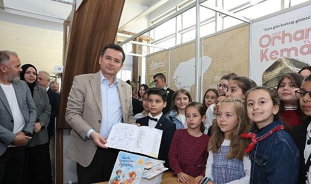 Başkan Erkan Aydın Bursa 23. Kitap Fuarı'nda Çocuk Yazarlarla Buluştu