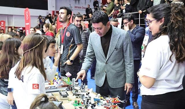 Bayraklı, Fibonacci Uluslararası Robot Olimpiyatları'na Ev Sahipliği Yaptı