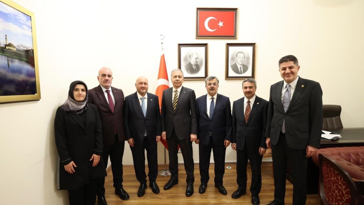 AK Parti Adıyaman İl Teşkilatı’ndan eski İçişleri Bakanı Yerlikaya’ya ziyaret
