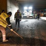 Bornova'da yağmur bitti, asfalt serimi başladı