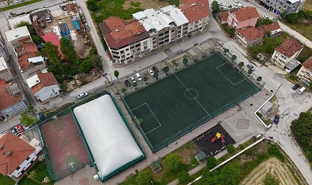 Gemlik'te Halı Sahalar Yenilendi