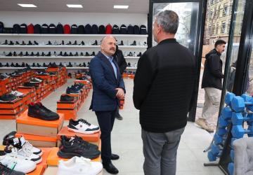 Vali Osman Varol’dan Gölebatmaz Caddesi’nde esnaf ziyareti