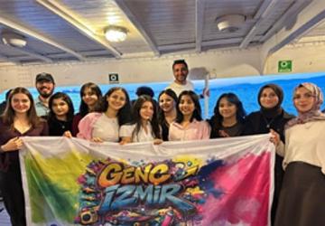 Genç İzmir gönüllüleri, Bergama Vapuru'nda buluştu