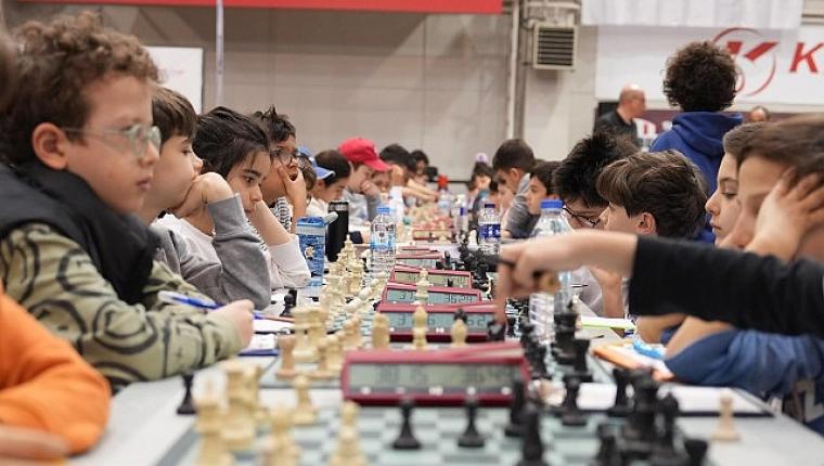 23 Nisan Satranç Turnuvası Kadıköy'de Gerçekleşti